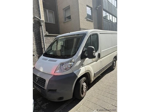 Lichte vrachtwagen - afbeelding 2 van  9