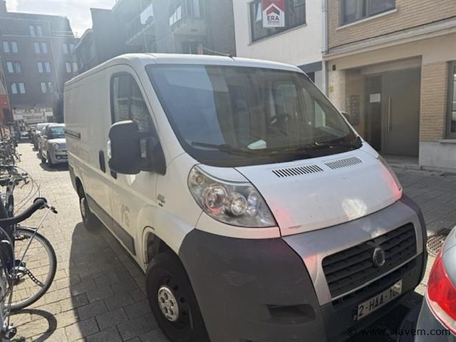 Lichte vrachtwagen - afbeelding 3 van  9