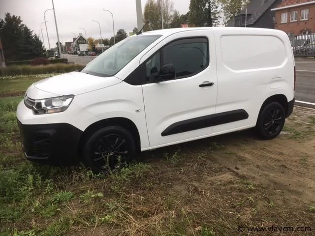 Lichte vrachtwagen - afbeelding 1 van  22