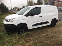 Lichte vrachtwagen - afbeelding 1 van  22