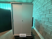 Lichtgrijze dossierkast