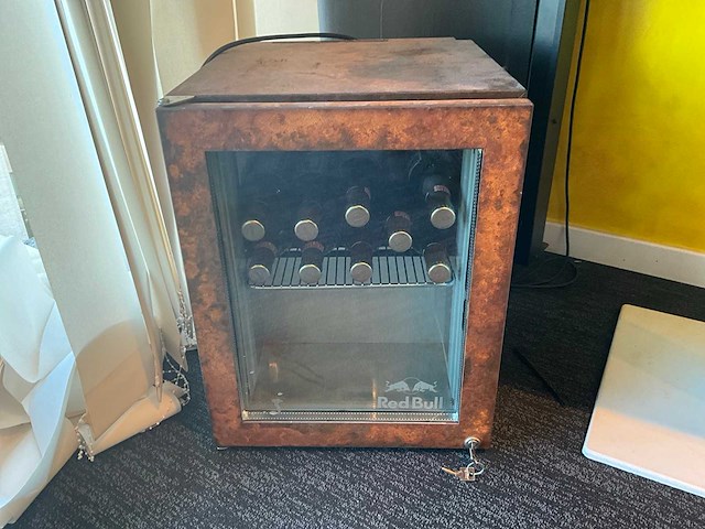 Liebherr mad max mini-koelkast “red bull” - afbeelding 1 van  4