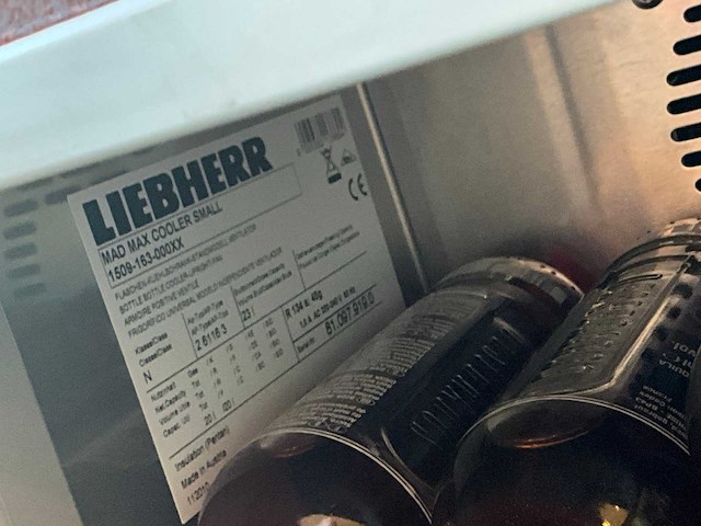 Liebherr mad max mini-koelkast “red bull” - afbeelding 4 van  4