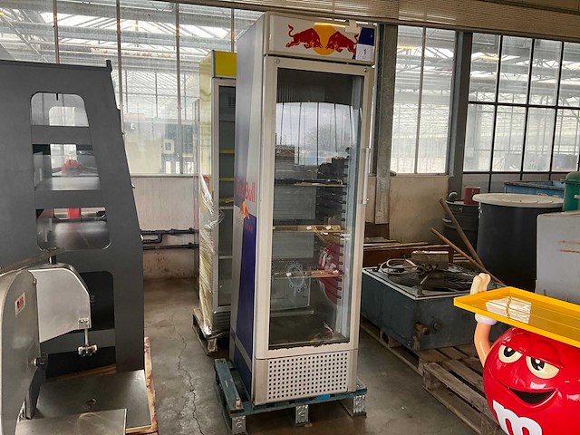 Liebherr megacooler vitrinekoeler red bull - afbeelding 1 van  8