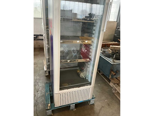 Liebherr megacooler vitrinekoeler red bull - afbeelding 4 van  8