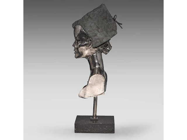 Liévin d'ydewalle (1937), female bust, metal and a cobblestone 65 cm. (25.58 in.) - afbeelding 5 van  7