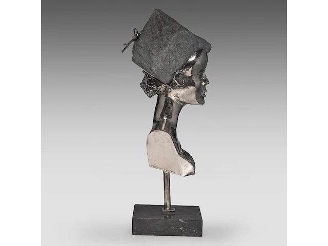 Liévin d'ydewalle (1937), female bust, metal and a cobblestone 65 cm. (25.58 in.) - afbeelding 6 van  7