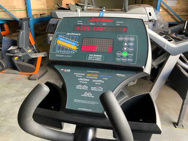 Life fitness 9100 elliptical crosstrainer - afbeelding 2 van  3