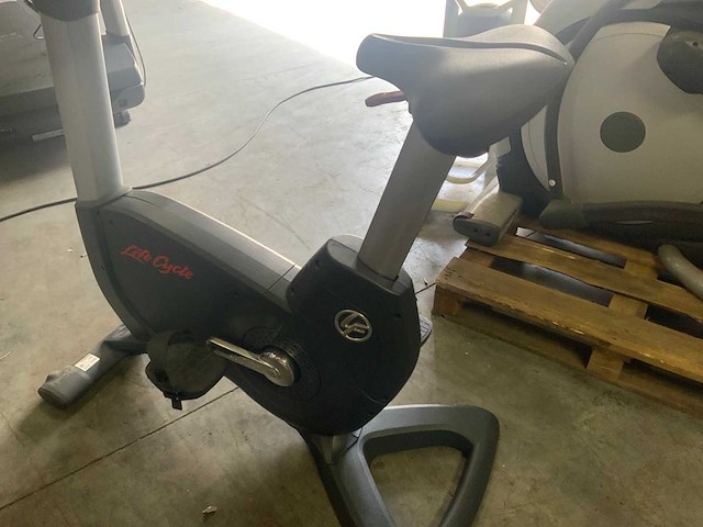 Life fitness 95c enage uprightbike home trainer - afbeelding 4 van  5