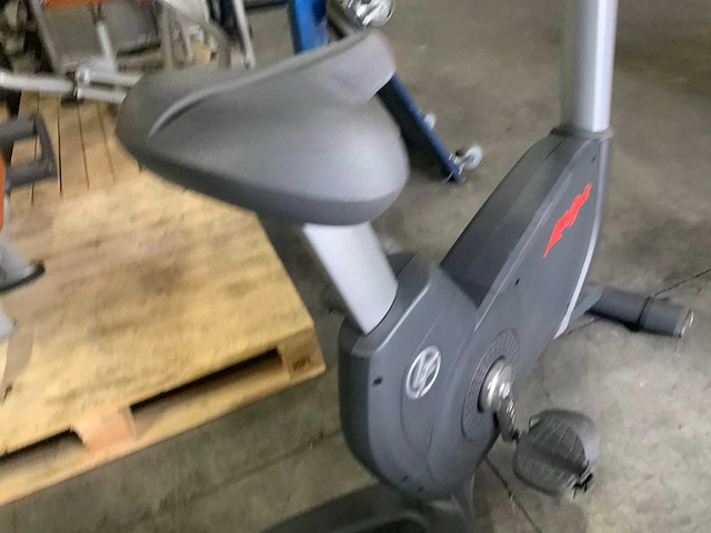 Life fitness 95c enage uprightbike home trainer - afbeelding 2 van  4