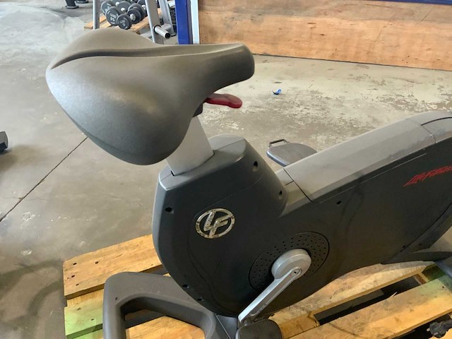 Life fitness 95c engage uprightbike home trainer - afbeelding 2 van  5