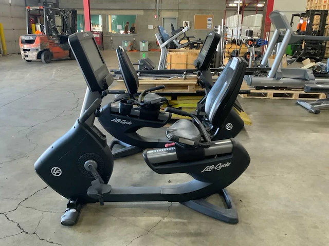 Life fitness 95cc discover se3 hd recumbent bike home trainer - afbeelding 1 van  5
