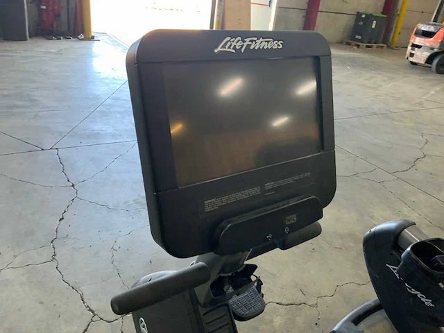 Life fitness 95cc discover se3 hd recumbent bike home trainer - afbeelding 3 van  5