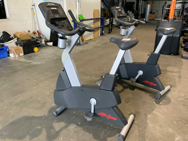 Life fitness 95ci integrity uprightbike home trainer - afbeelding 2 van  7