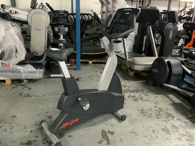 Life fitness 95ci integrity uprightbike home trainer - afbeelding 2 van  6