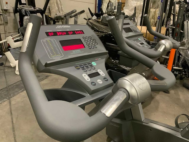 Life fitness 95ci uprightbike home trainer - afbeelding 4 van  6
