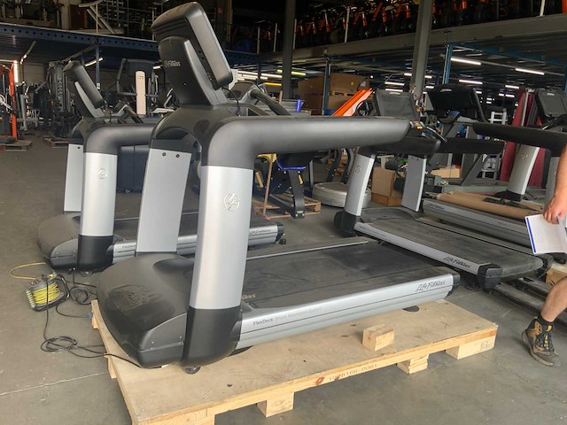 Life fitness 95t discover se 2 treadmill loopband - afbeelding 4 van  4
