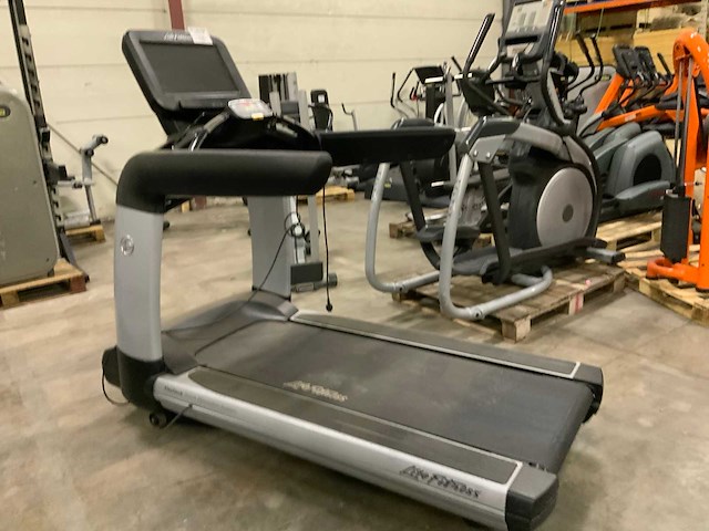 Life fitness 95t discover se treadmill loopband - afbeelding 3 van  4