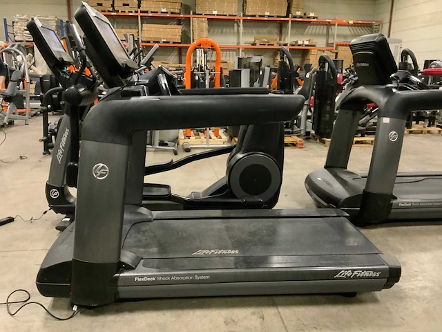 Life fitness 95t discover se2 treadmill loopband - afbeelding 1 van  5