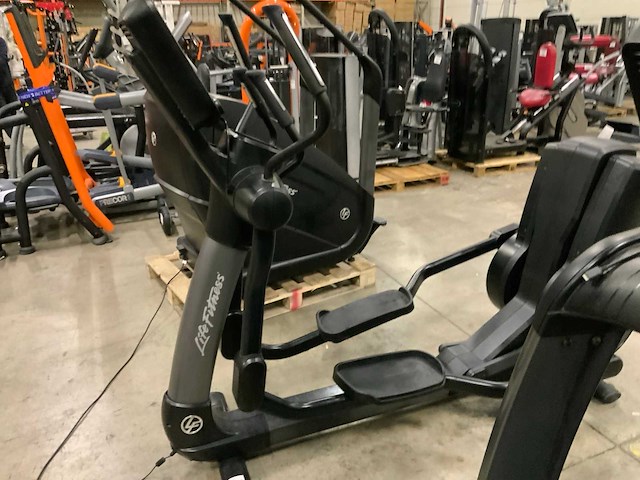 Life fitness 95x discover se2 crosstrainer loopband - afbeelding 2 van  6