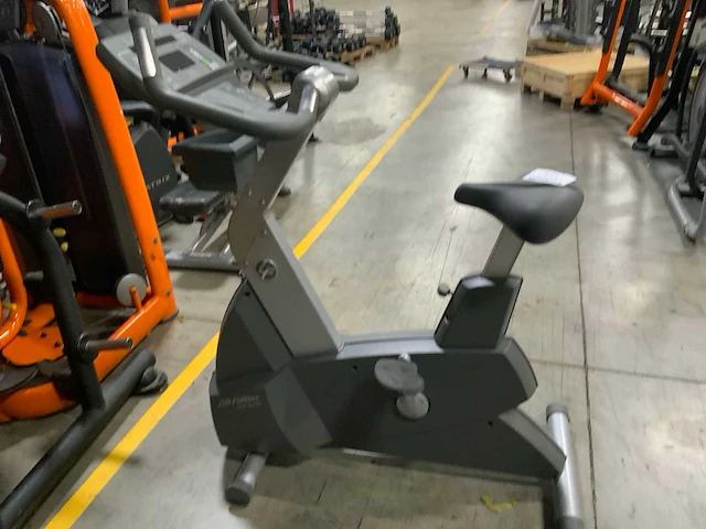 Life fitness club series silverline led uprightbike home trainer - afbeelding 1 van  4