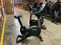 Life fitness discover se3 hd uprightbike home trainer