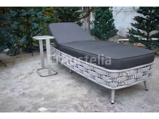 Ligbeddenset - 2 x 1 persoons ligbed met 2 bijzettafels - afbeelding 2 van  5