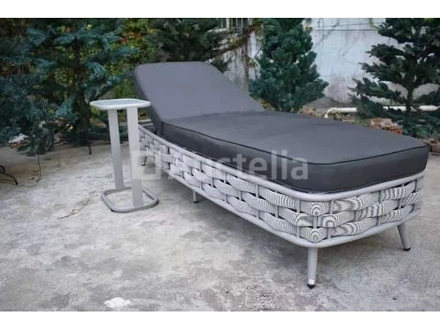 Ligbeddenset - 2 x 1 persoons ligbed met 2 bijzettafels - afbeelding 2 van  5