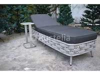 Ligbeddenset - 2 x 1 persoons ligbed met 2 bijzettafels - afbeelding 2 van  5