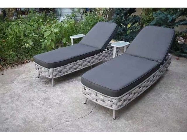 Ligbeddenset - 2 x 1 persoons ligbed met 2 bijzettafels - afbeelding 1 van  5