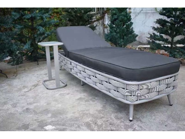 Ligbeddenset - 2 x 1 persoons ligbed met 2 bijzettafels - afbeelding 4 van  5