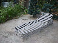 Ligbeddenset - 2 x 1 persoons ligbed met 2 bijzettafels - afbeelding 3 van  5