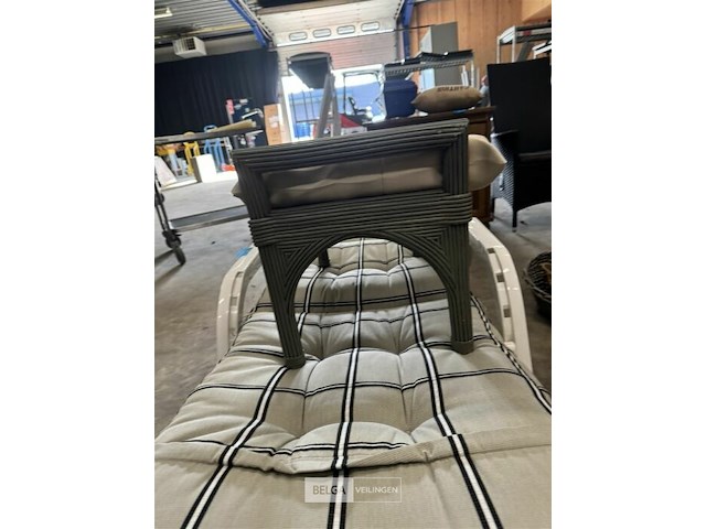 Ligzetel met kussen + tafeltje - afbeelding 5 van  5