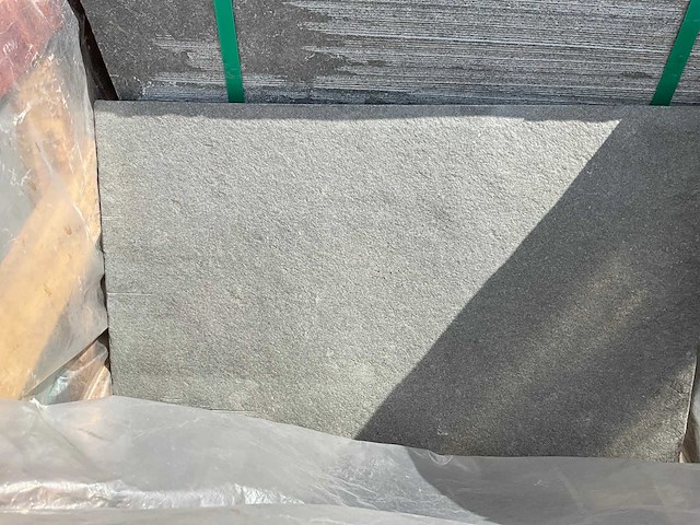 Lime ash colonial honed&sand natuursteen tuintegels ca. 31,28m2 - afbeelding 3 van  4