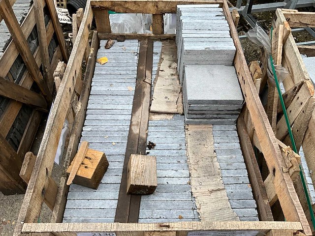 Lime ash honed natuursteen tuintegels ca.19m2 - afbeelding 4 van  4