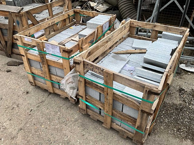 Lime ash honed natuursteen tuintegels ca.19m2 - afbeelding 3 van  4