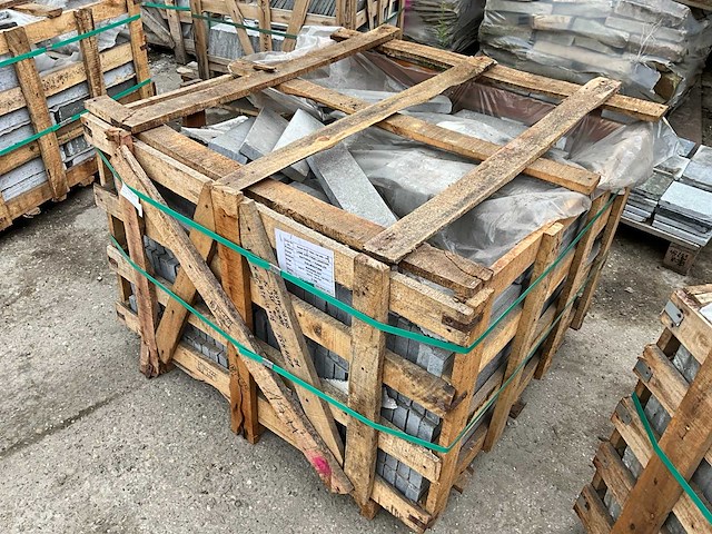 Lime ash natural and tumbled natuursteen tuintegels ca. 16m2 - afbeelding 2 van  3
