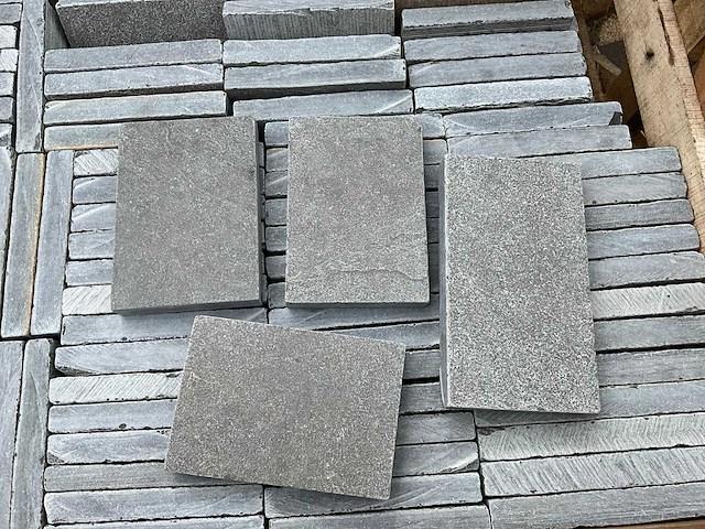 Lime ash natuursteen tuintegels ca. 8m2 - afbeelding 1 van  3