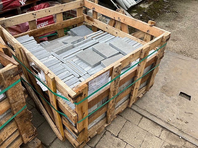 Lime ash natuursteen tuintegels ca. 8m2 - afbeelding 3 van  3