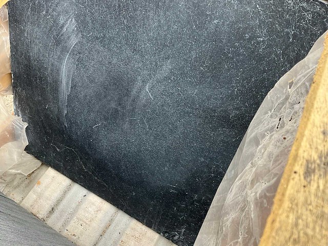 Lime black honed 400 natuursteen tuintegels ca.9m2 - afbeelding 1 van  3