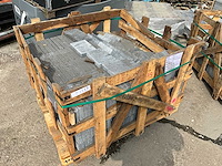 Lime black natuursteen tuintegels - afbeelding 1 van  6