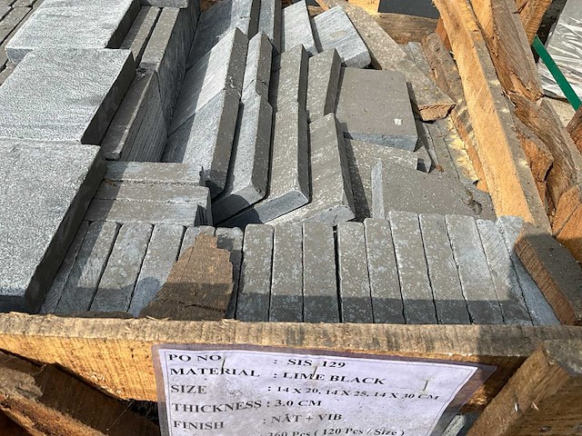 Lime black natuursteen tuintegels - afbeelding 3 van  6