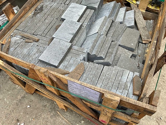 Lime black natuursteen tuintegels - afbeelding 5 van  6