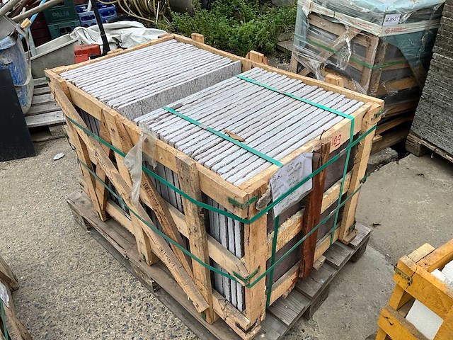 Lime copper natuursteen tuintegels ca. 12,95m2 - afbeelding 1 van  4