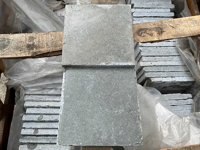 Lime grey colonial (honed/sand) natuursteen tuintegel ca. 22,8m2 - afbeelding 1 van  4