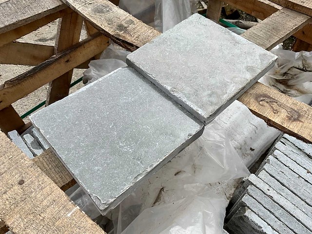 Lime grey colonial (honed/sand) natuursteen tuintegel ca. 22,8m2 - afbeelding 2 van  4