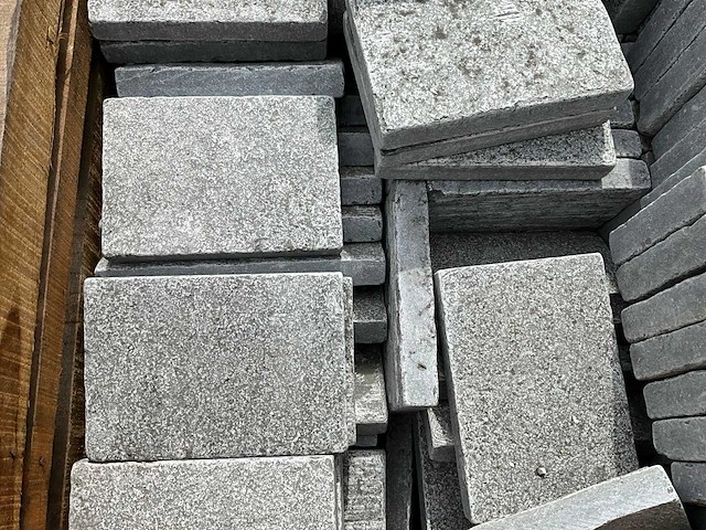 Lime grey natuursteen tuintegels - afbeelding 2 van  3