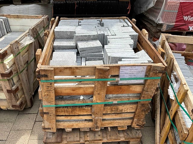 Lime grey natuursteen tuintegels - afbeelding 3 van  3