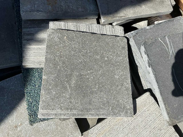 Lime grey natuurstenen tegels ca 27 m 2 - afbeelding 1 van  5
