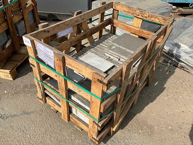 Lime white honed &brushed natuursteen tuintegels ca. 7m2 - afbeelding 3 van  4
